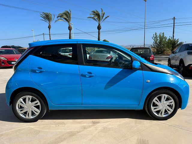 TOYOTA AYGO 1.0 XPLAY SPANISH LHD IN SPAIN 25000 MILES SUPERB 2017